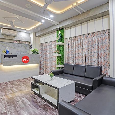 סוראט Oyo Flagship 80905 Hotel The World מראה חיצוני תמונה