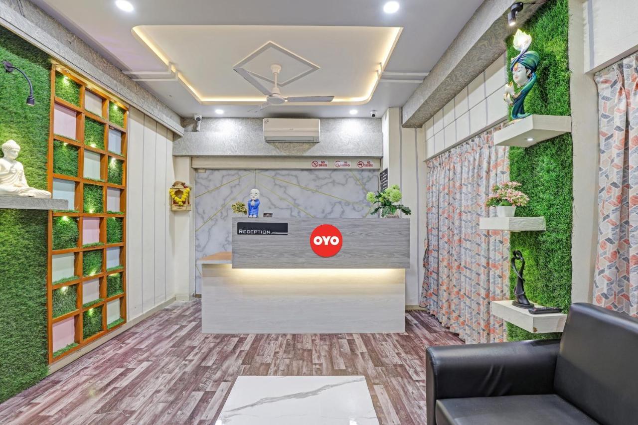 סוראט Oyo Flagship 80905 Hotel The World מראה חיצוני תמונה