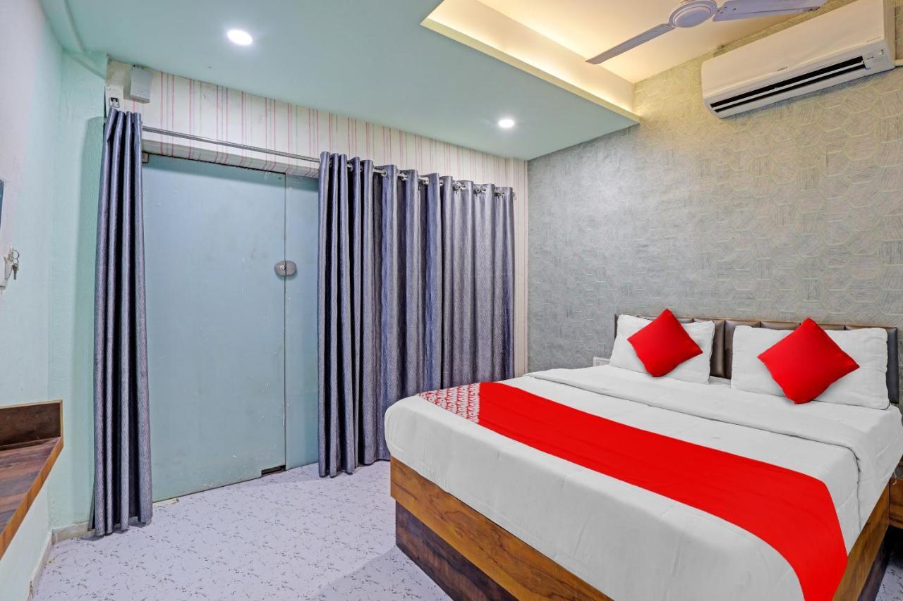 סוראט Oyo Flagship 80905 Hotel The World מראה חיצוני תמונה