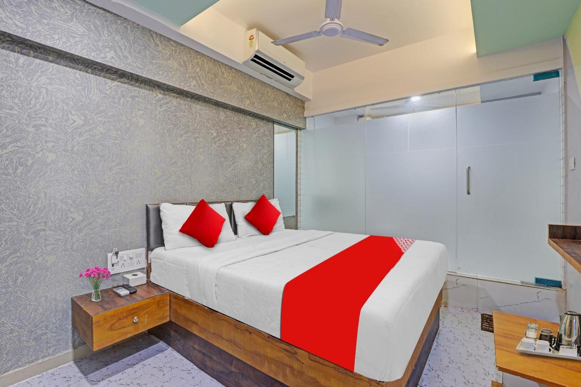 סוראט Oyo Flagship 80905 Hotel The World מראה חיצוני תמונה